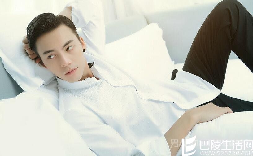 陈伟霆扶老奶奶