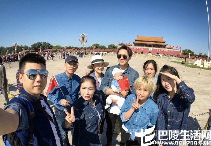 董璇一家游天安门
