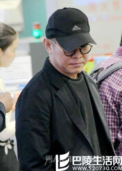 李连杰曝近照 李连杰曝近照