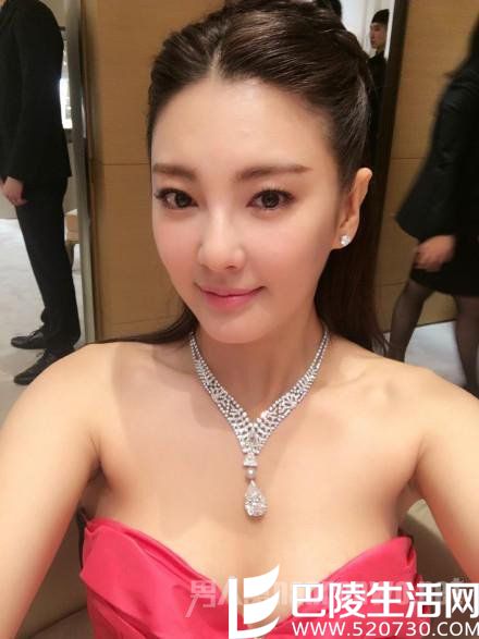 张雨绮低胸秀性感