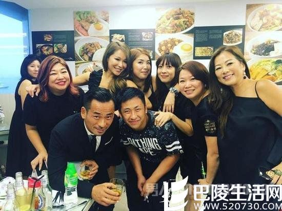 周焯华与家人合影