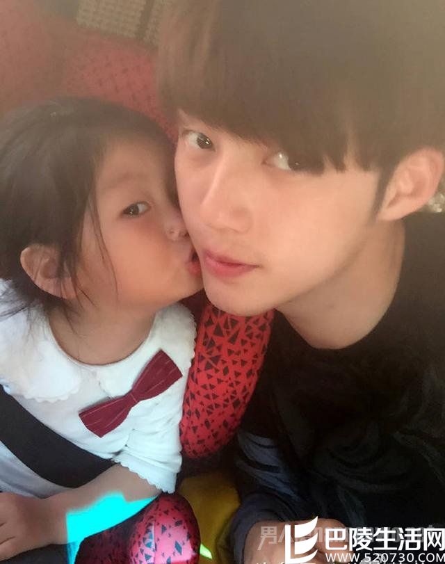 阿拉蕾献吻董力 阿拉蕾献吻董力