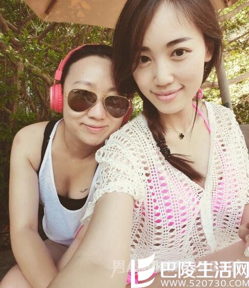马蓉与友人合影