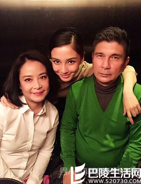 杨颖与父母的合照 杨颖与父母的合照