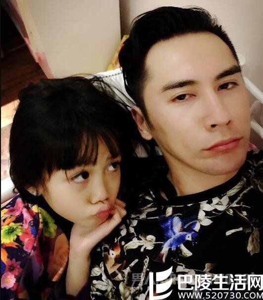 张伦硕严稚棱搞怪照