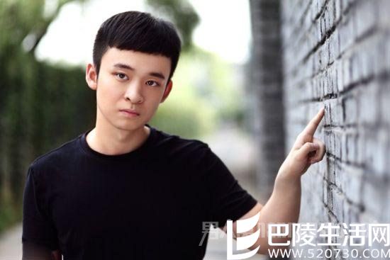 董子健谈名人妈妈