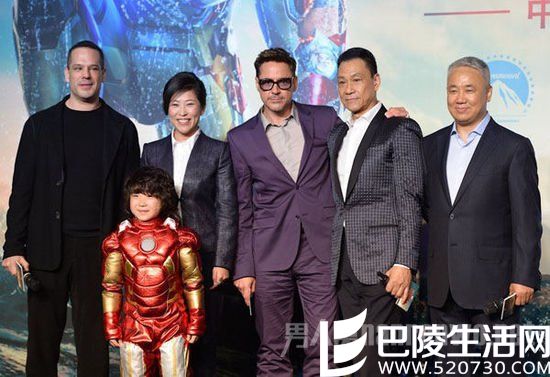 王一鸣和小罗伯特唐尼合影