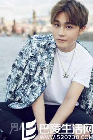 李炜帅气写真