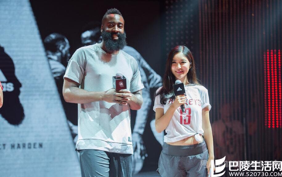 周玲安与球星哈登合照