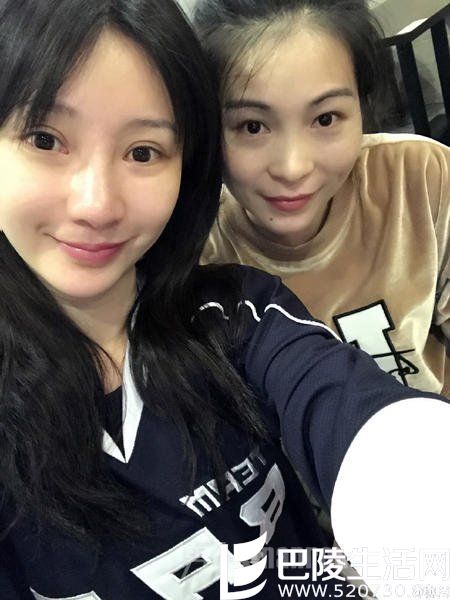 柳岩回老家晒素颜照