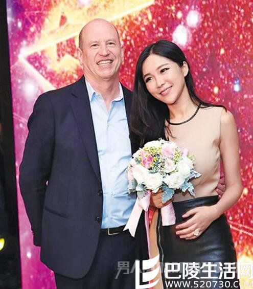 周玲安与未婚夫合照 周玲安与未婚夫合照