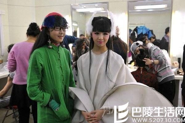 杨丽萍与小彩旗