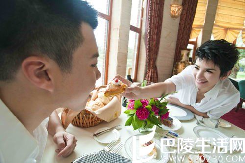 黄毅清黄奕亲密照 黄毅清黄奕亲密照