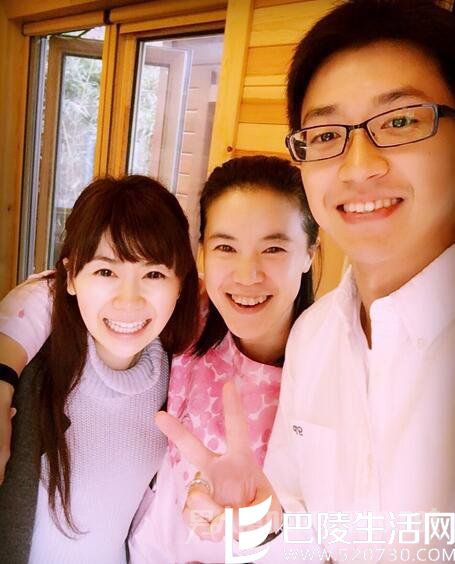 福原爱夫妇和王楠合照