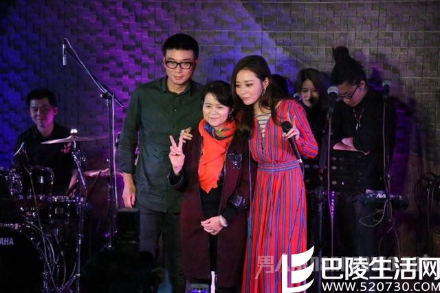 张靓颖妈妈与冯柯的世纪大和解