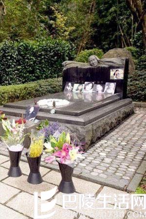 邓丽君墓碑遭破坏