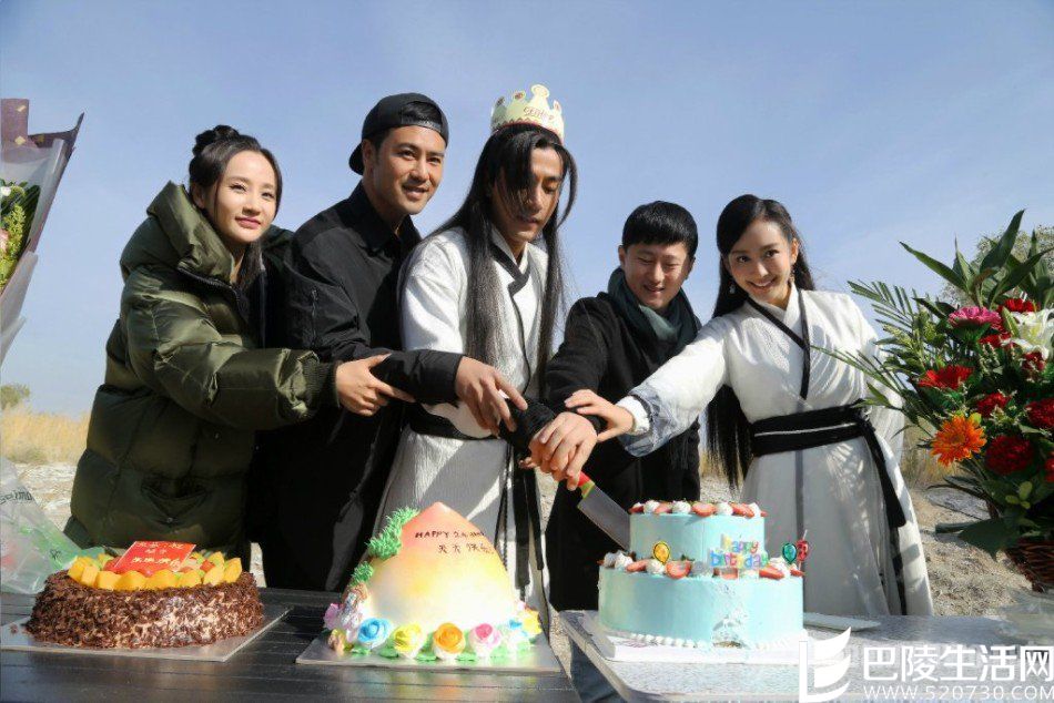 刘恺威剧组庆生