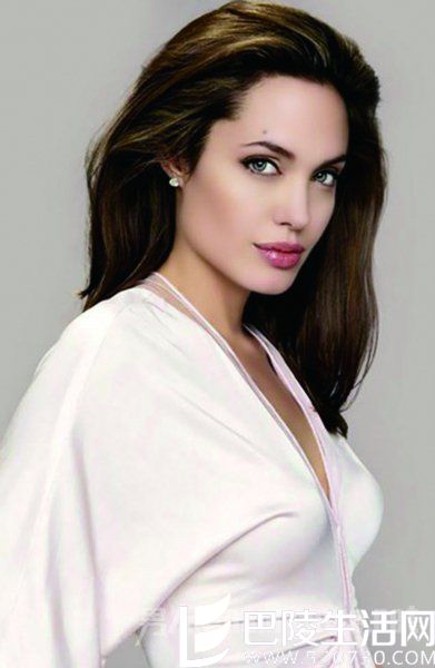 安吉丽娜·朱莉