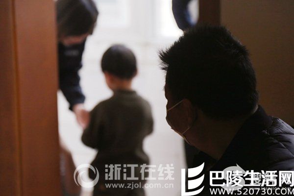 今日说法20160518爸爸不见了上下全集 4岁男孩小蘑菇遭父亲遗弃杭州乐园
