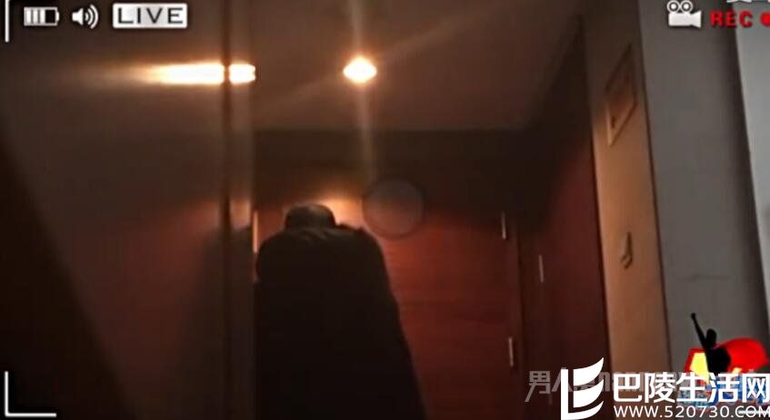 彭冠英随张含韵回房 彭冠英随张含韵回房