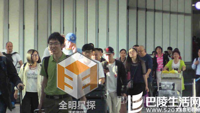 林更新携孙铱回老家