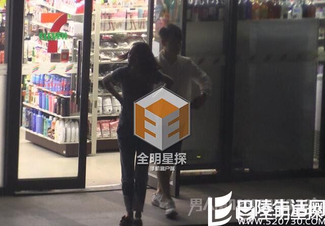 王瑞环孙铱一同逛超市