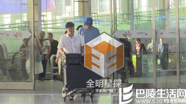 林更新携新欢会沈阳老家