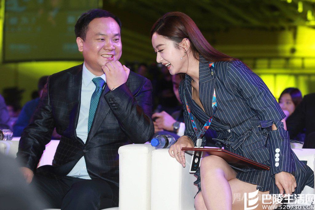 赵丽颖与高层热聊