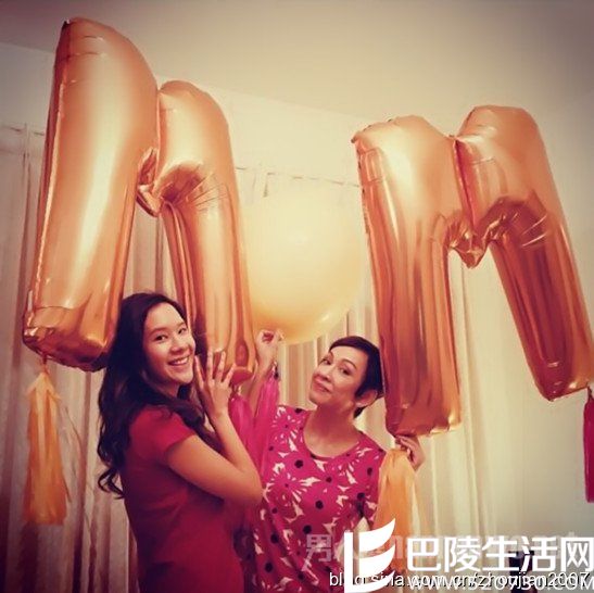 余安安与女儿合影