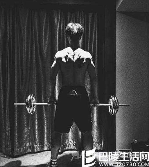 蒋劲夫锻炼照片