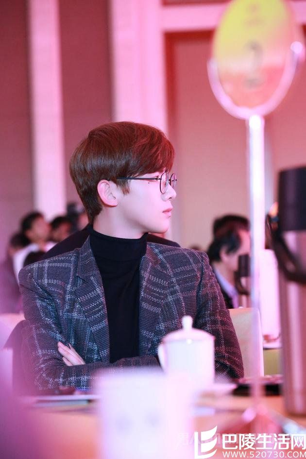 白敬亭关爱自闭症儿童