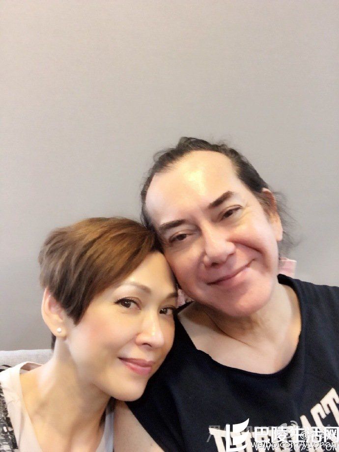 余安安黄秋生合照