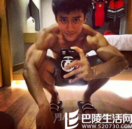 蒋劲夫肌肉照