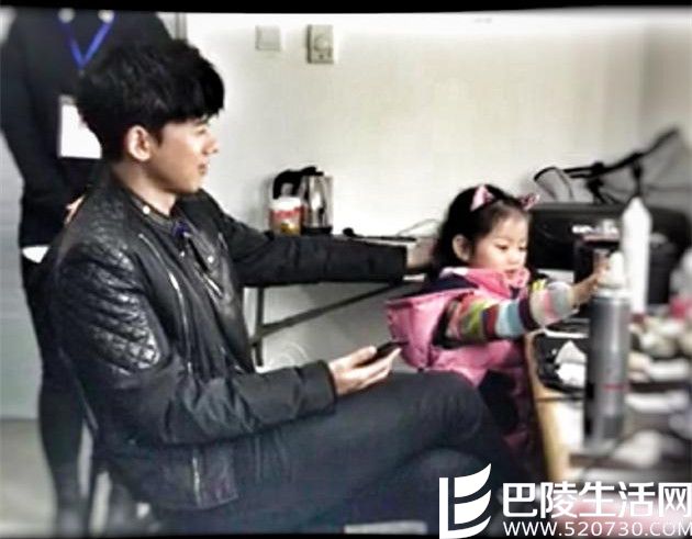 张杰阿拉蕾互动亲如父女