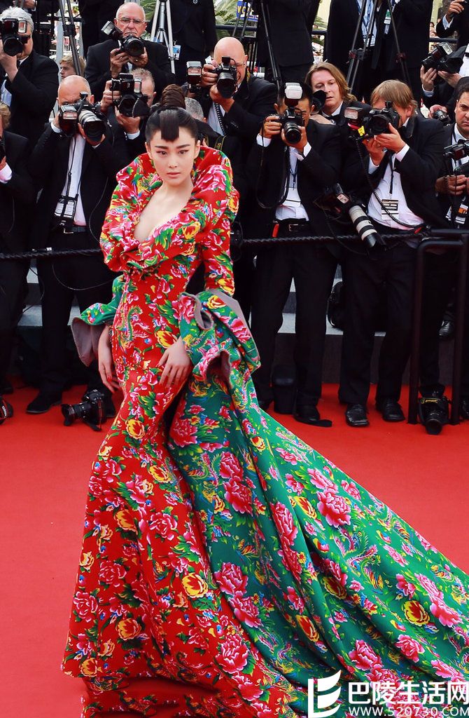 网曝张馨予曾买黄牛票参加走秀