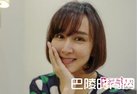  “高小琴”短发素颜出镜 托腮搞怪自嘲脸大