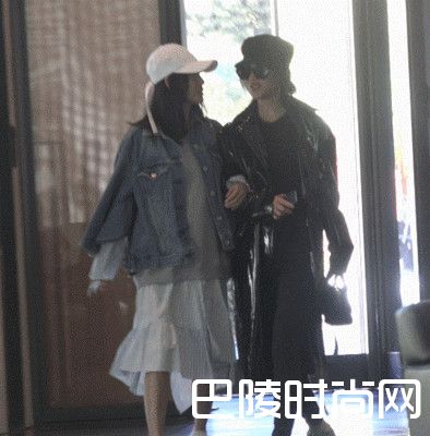 张嘉倪与闺蜜照片