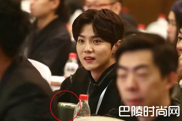 鹿晗保温杯照片