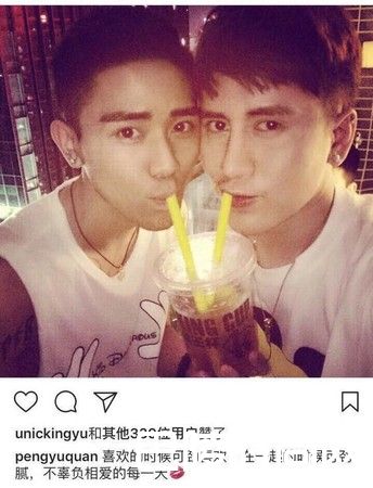 被曝光同性恋照片