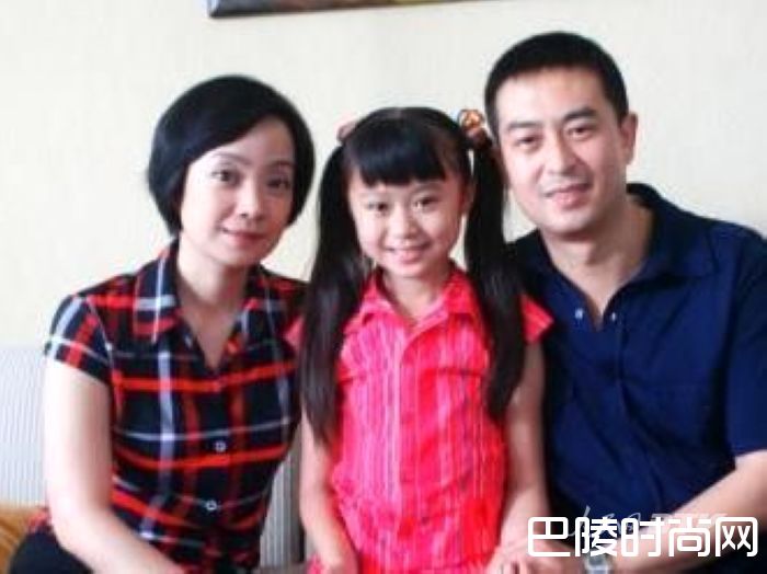 张嘉译老婆孩子照片