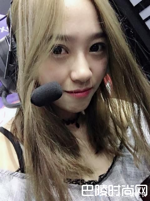 妖风小姐姐照片