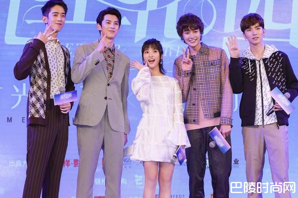 梁靖康沈月照片