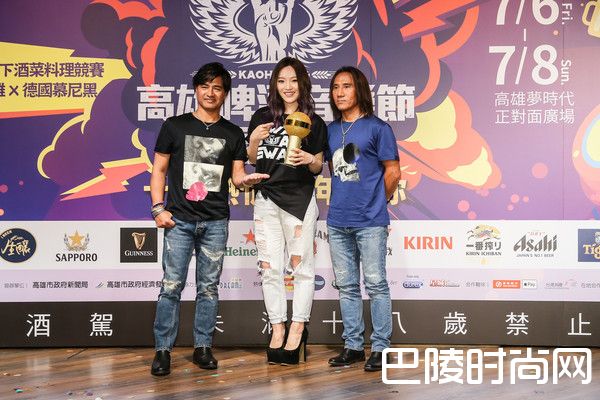 阎奕格与动力火车照片