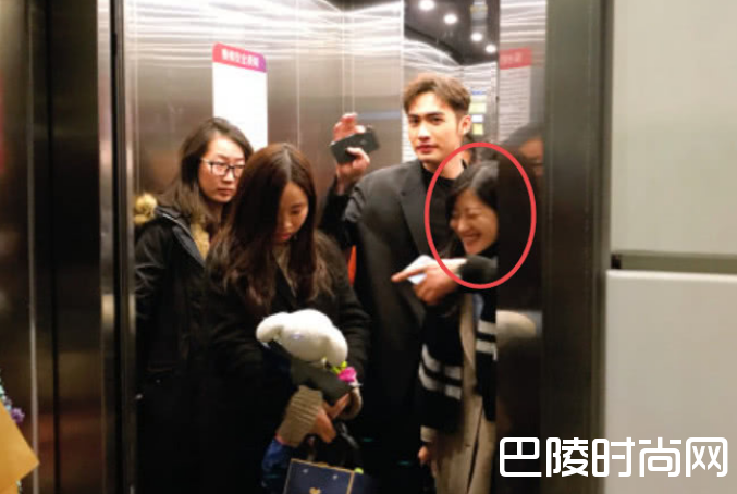 张彬彬与经纪人亲密照片