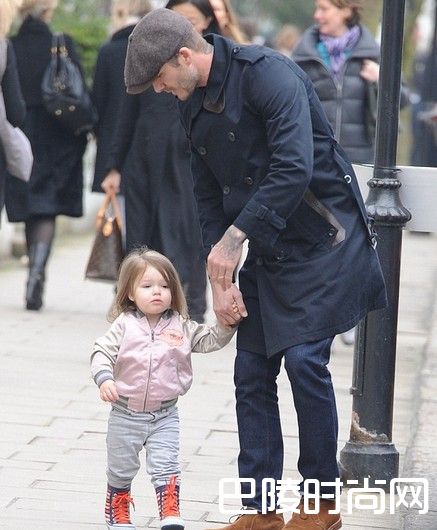 贝克汉姆和女儿小七照片