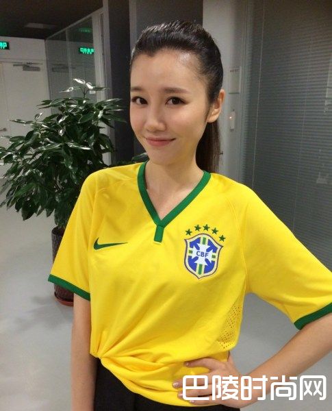 刘雨欣球衣照片