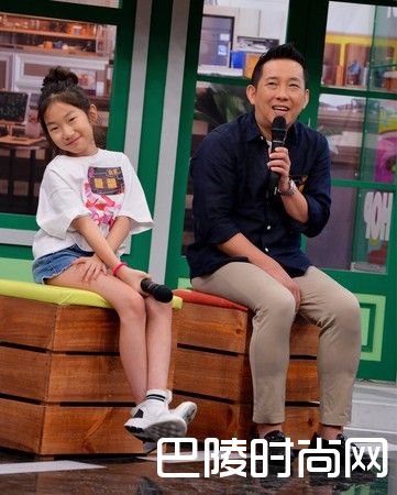 屈中恒和女儿照片