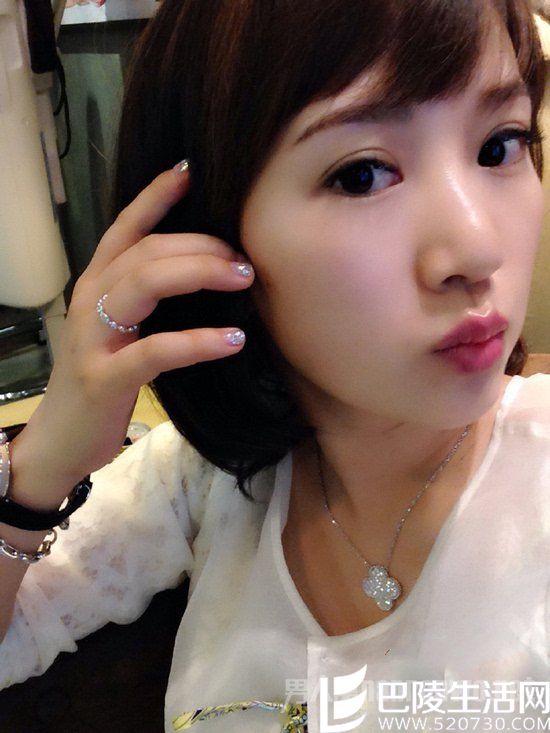 李念炫富是怎么回事