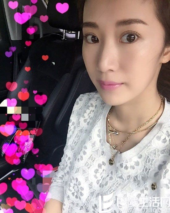 李念炫富最爱金银首饰了