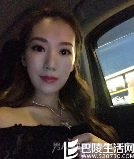 李念戒指闪瞎眼